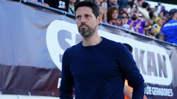 Porto boss Vitor Bruno walks in front of the crowd